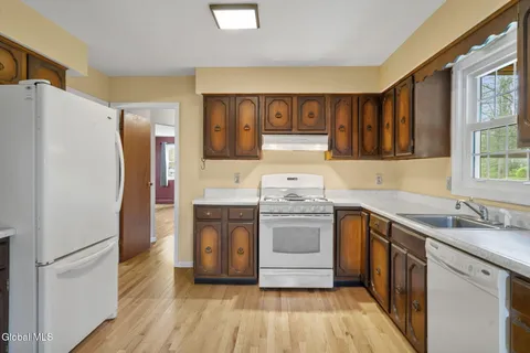 $424,900 | 19 Glenwood Drive, Clifton Park, NY 12019