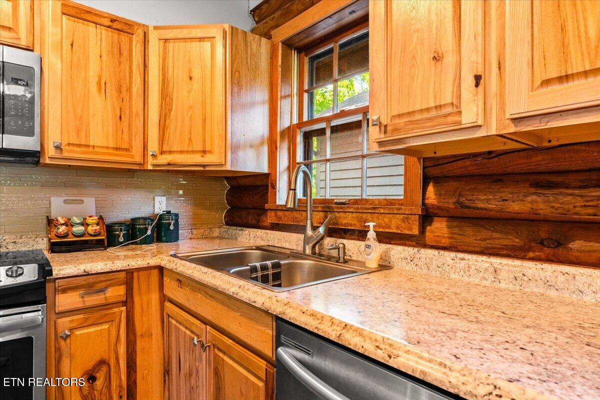 186 Indian Creek Road Jacksboro, TN 37757 - Photo 12 of 38 Kitchen