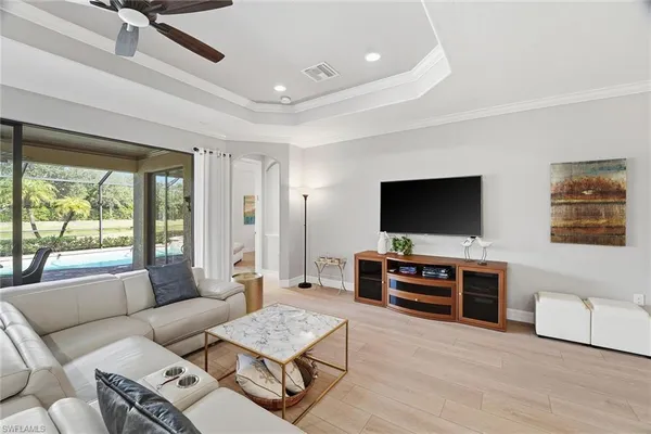 $912,000 | 2906 Aviamar Circle, Naples, FL 34114