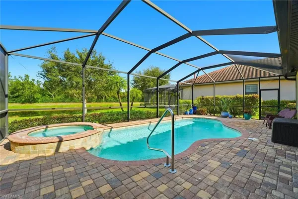 $912,000 | 2906 Aviamar Circle, Naples, FL 34114