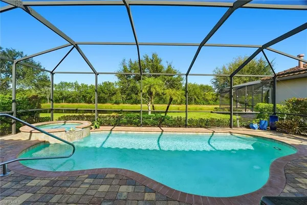 $912,000 | 2906 Aviamar Circle, Naples, FL 34114
