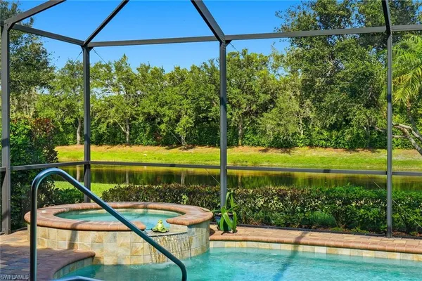 $912,000 | 2906 Aviamar Circle, Naples, FL 34114