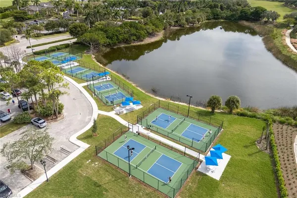 $912,000 | 2906 Aviamar Circle, Naples, FL 34114