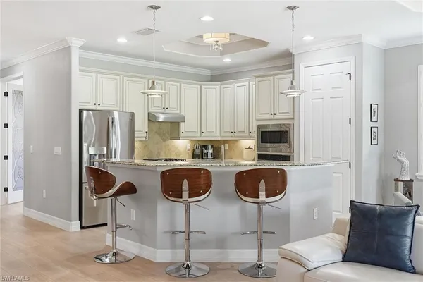 $912,000 | 2906 Aviamar Circle, Naples, FL 34114