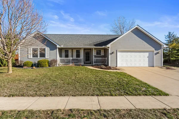 $330,000 | 1202 Edgeview Drive, Mahomet, IL 61853