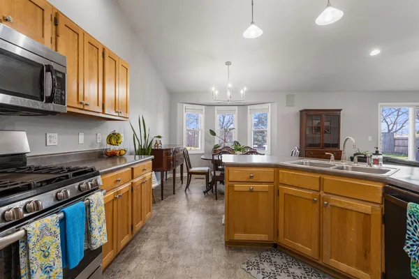 $330,000 | 1202 Edgeview Drive, Mahomet, IL 61853