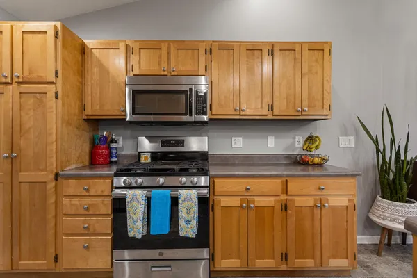 $330,000 | 1202 Edgeview Drive, Mahomet, IL 61853