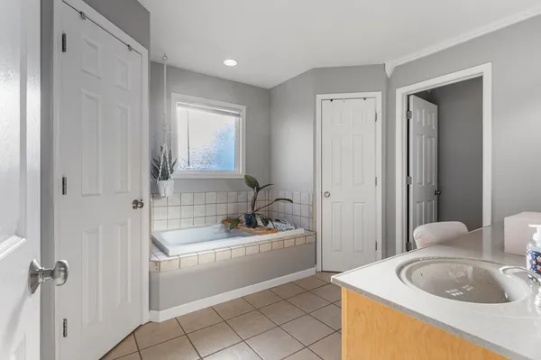 $330,000 | 1202 Edgeview Drive, Mahomet, IL 61853