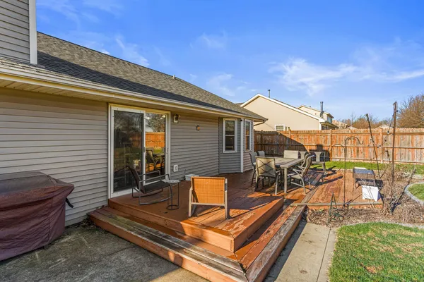 $330,000 | 1202 Edgeview Drive, Mahomet, IL 61853