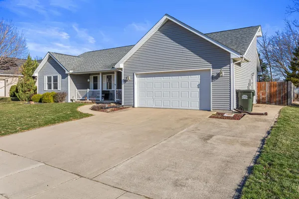 $330,000 | 1202 Edgeview Drive, Mahomet, IL 61853