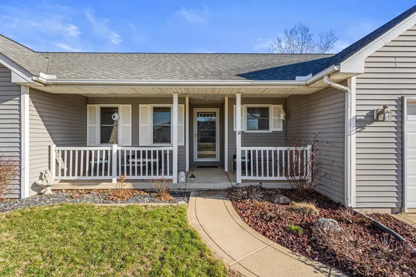 $330,000 | 1202 Edgeview Drive, Mahomet, IL 61853