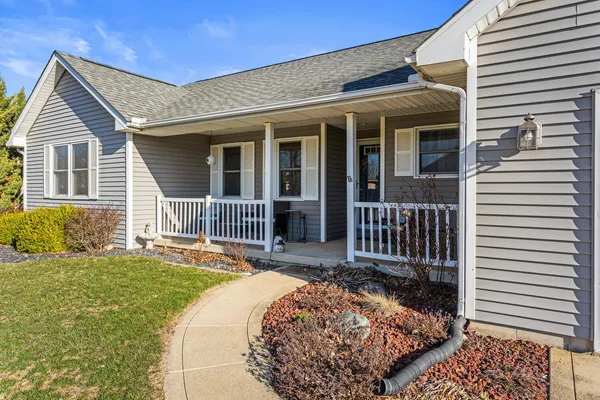 $330,000 | 1202 Edgeview Drive, Mahomet, IL 61853