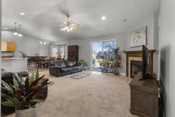 $330,000 | 1202 Edgeview Drive, Mahomet, IL 61853