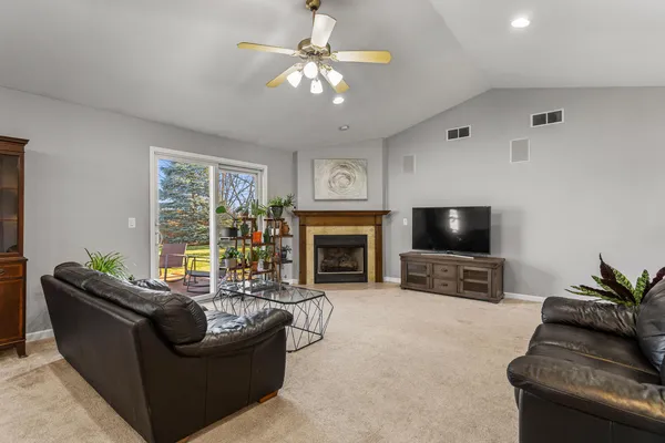$330,000 | 1202 Edgeview Drive, Mahomet, IL 61853