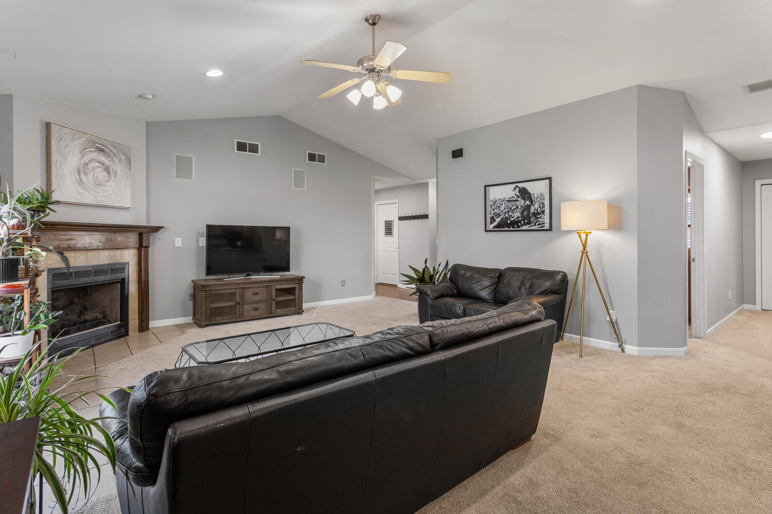 1202 Edgeview Drive Mahomet, IL 61853 - Photo 9 of 31