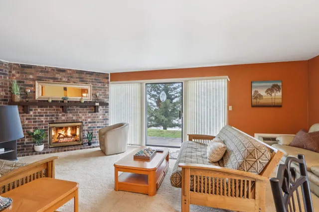 $254,000 | 55 Lausanne Court, Unit 1, Geneva, WI 53147
