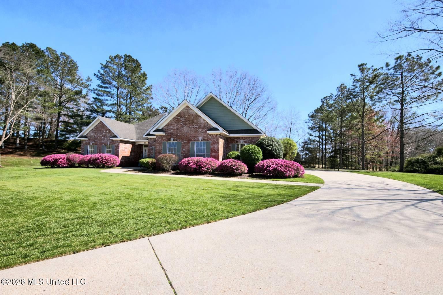 25 Master Lane Vicksburg, MS 39183 - Photo 2 of 25 01