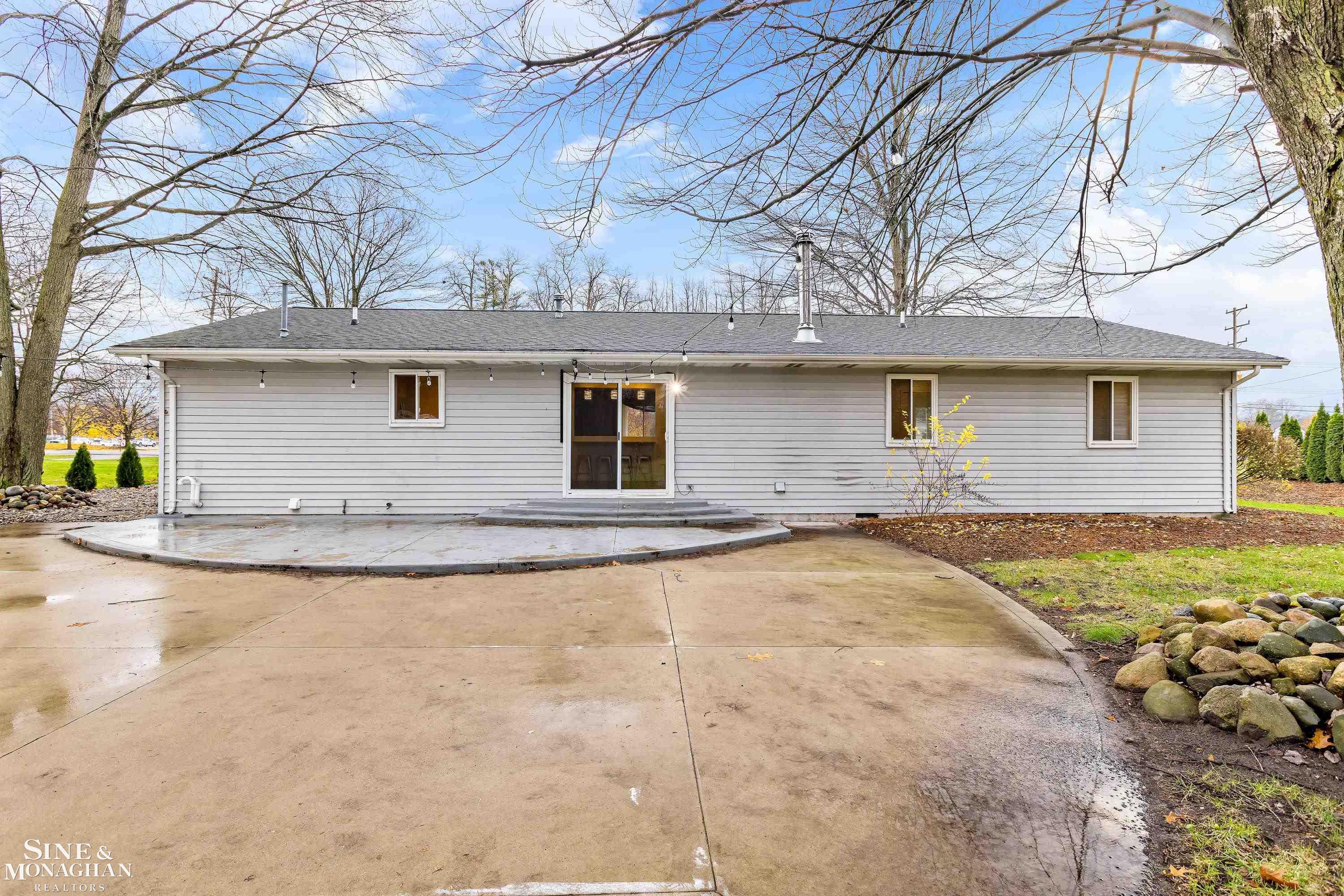 3280 Ravenswood Road Port Huron, MI 48060 - Photo 27 of 48 50161981-3e9ff80e-9c64-43e3-8a4a-3bbfa4830c2d.JPG