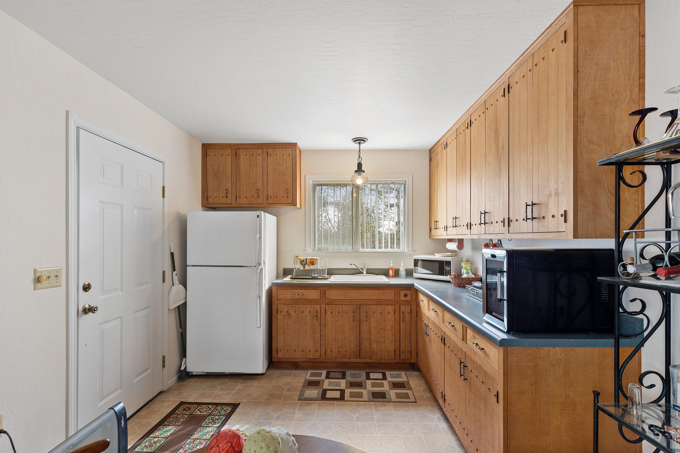 1678 Russell Road Merlin, OR 97532 - Photo 39 of 65 0R1A2642