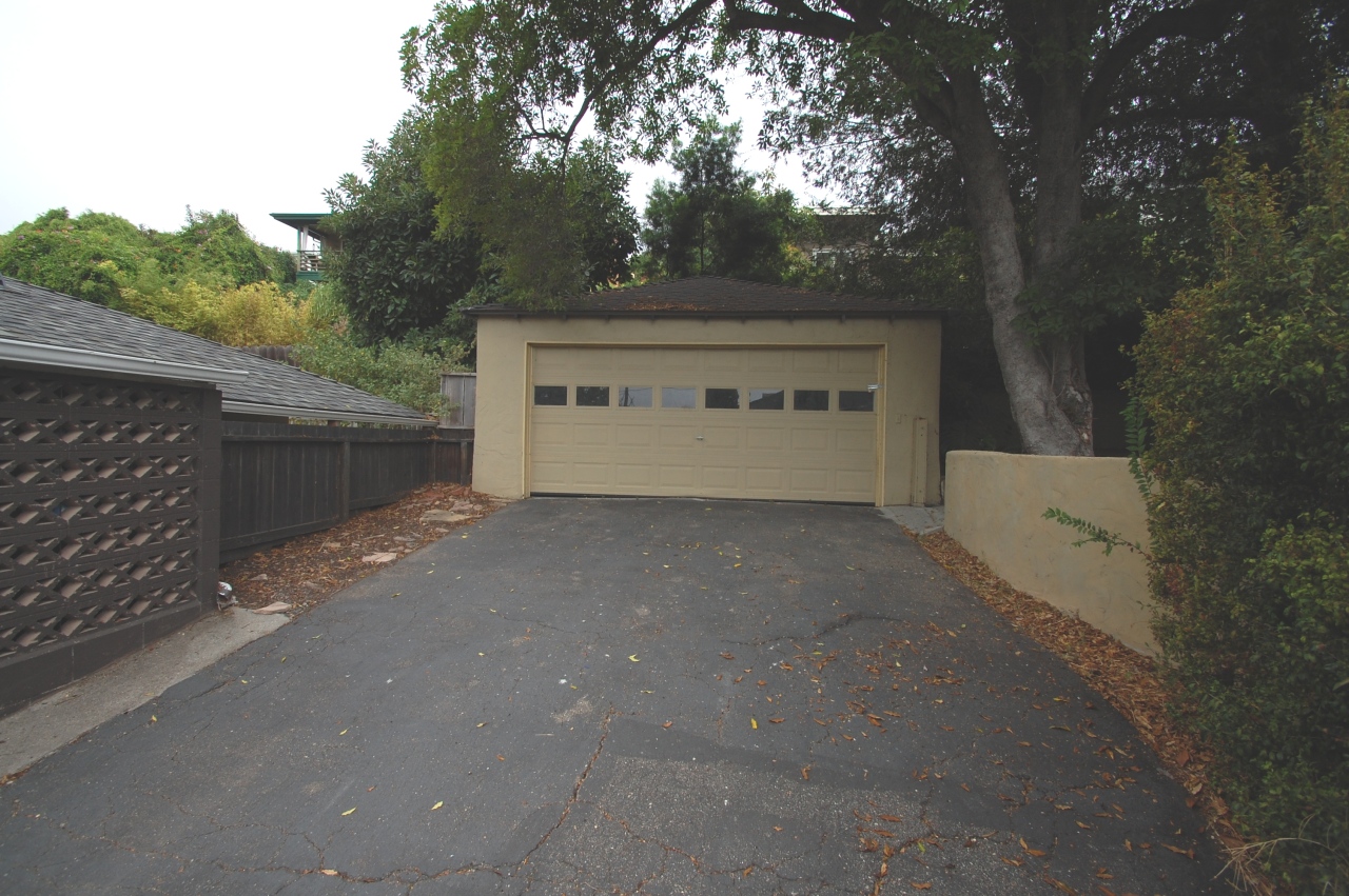 864 Cheltenham Road Santa Barbara, CA 93105 - Photo 2 of 8 Garage