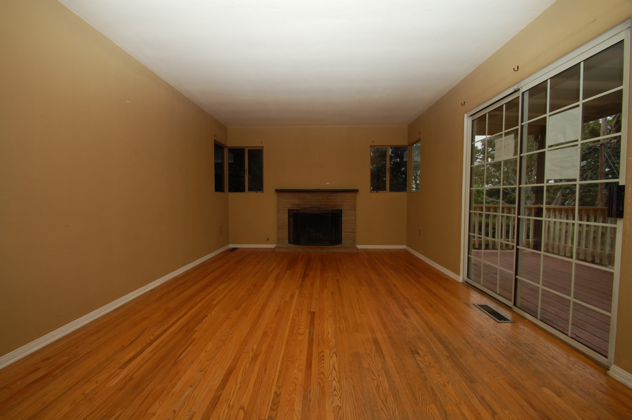 864 Cheltenham Road Santa Barbara, CA 93105 - Photo 4 of 8 Living Room