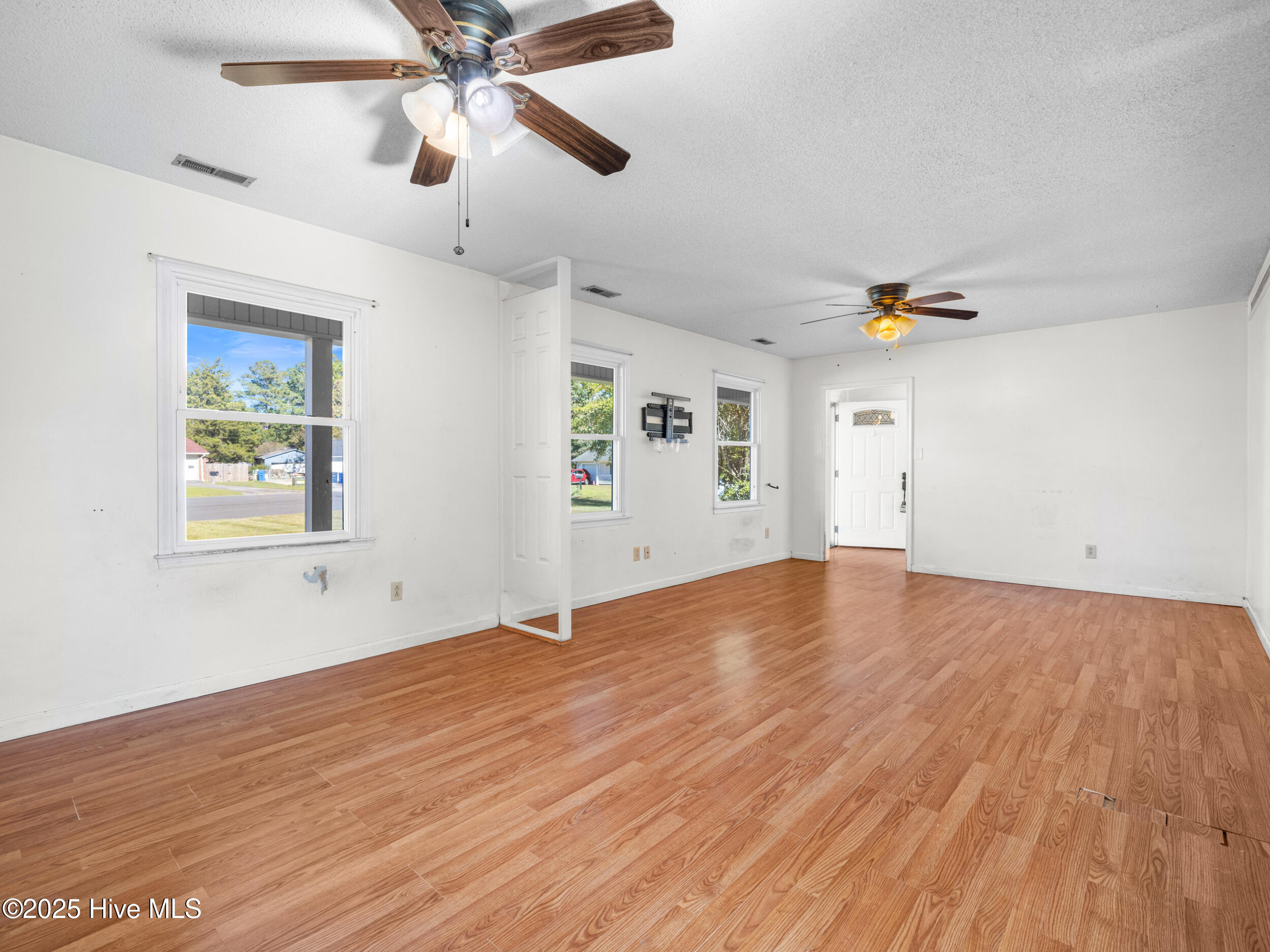 514 East Springhill Terrace Jacksonville, NC 28546 - Photo 6 of 28 025a0292