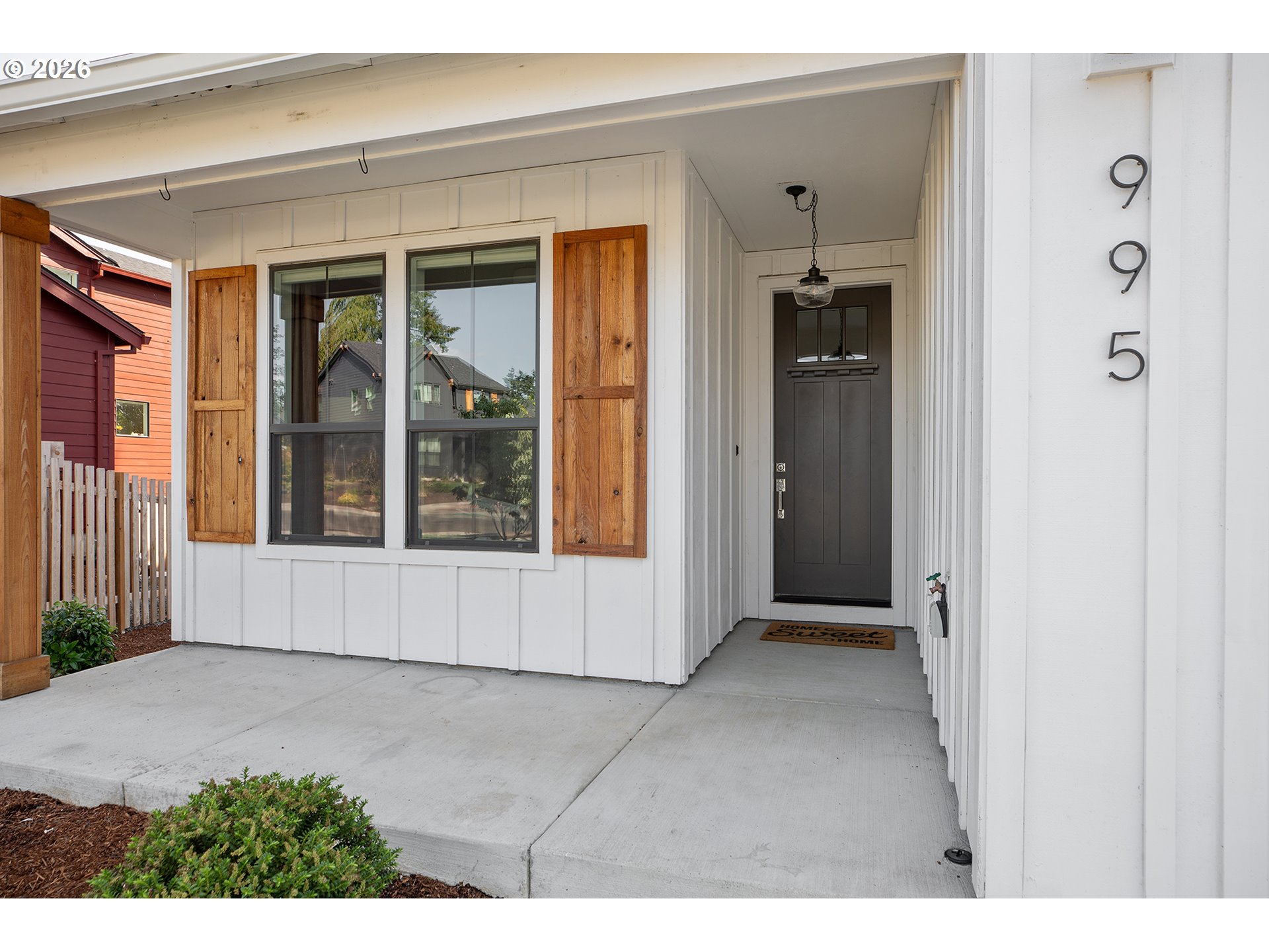 995 Southeast Olive Way Estacada, OR 97023 - Photo 2 of 28 Porch