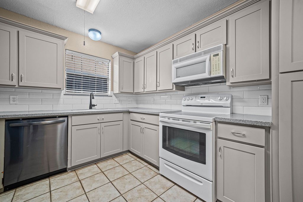 7345 Windy Ridge Drive Corpus Christi, TX 78413 - Photo 9 of 28