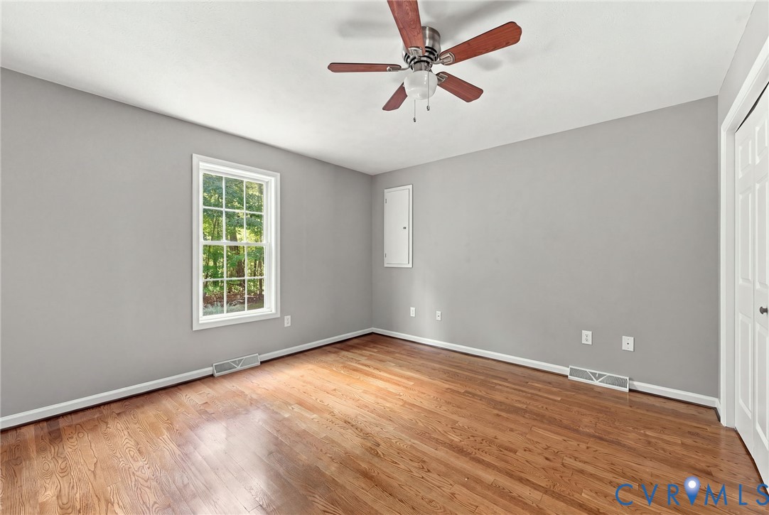 1626 Oak Ridge Road Appomattox, VA 24522 - Photo 20 of 30 Hardwood-finish flooring, ceiling fan, white trim,