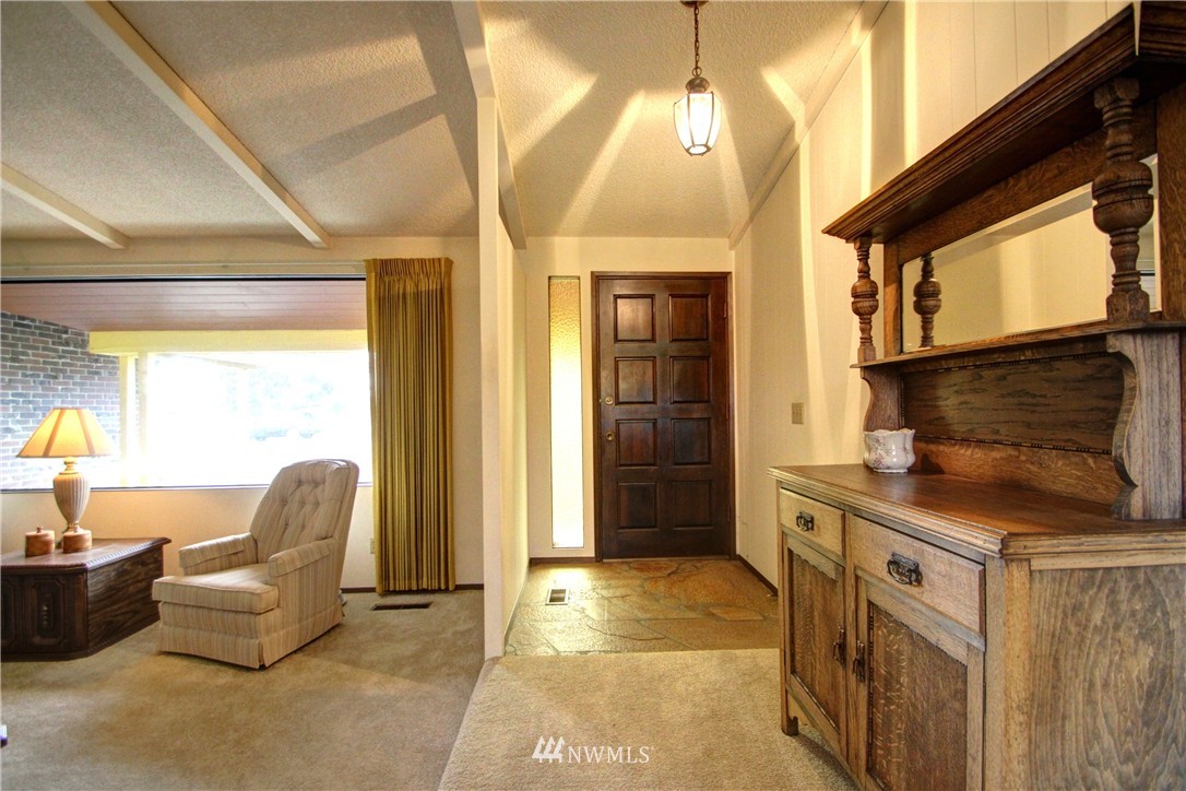 12727 Pulver Road Burlington, WA 98233 - Photo 3 of 18