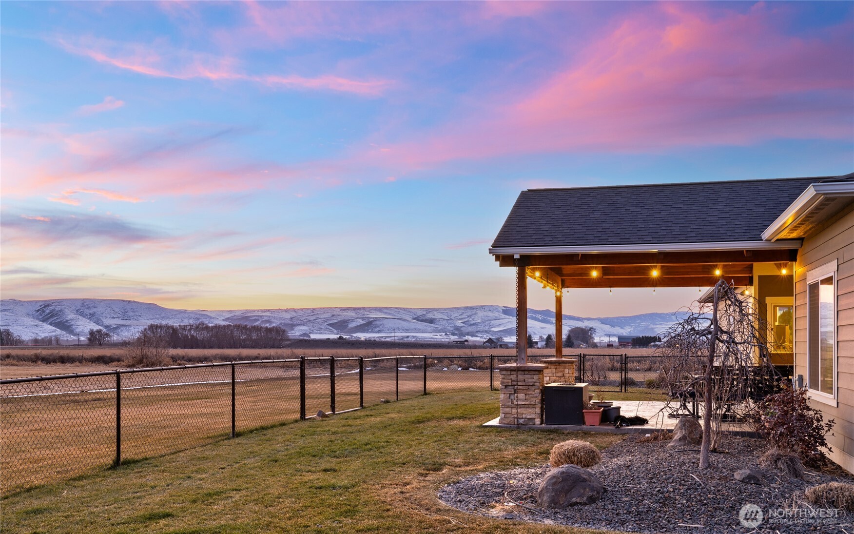 583 Rein Road Ellensburg, WA 98926 - Photo 34 of 40 a view of a terrace with skyline