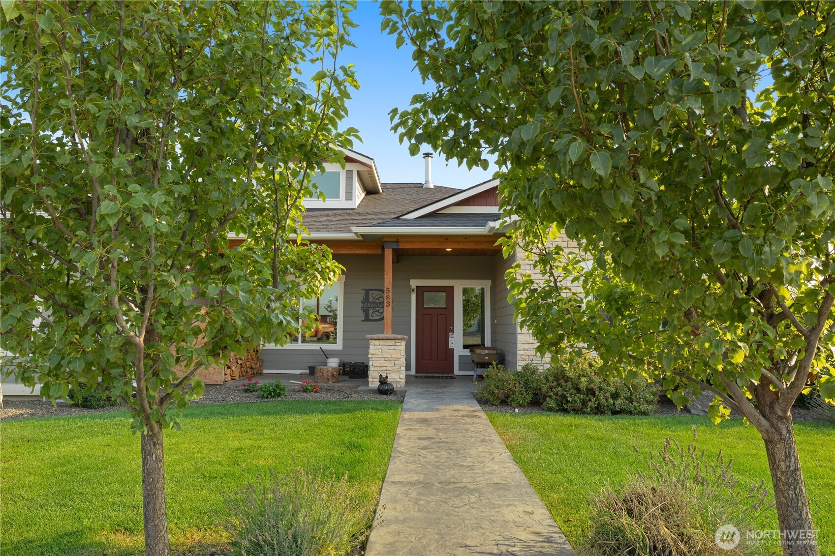 583 Rein Road Ellensburg, WA 98926 - Photo 39 of 40 a front view of a house with a garden