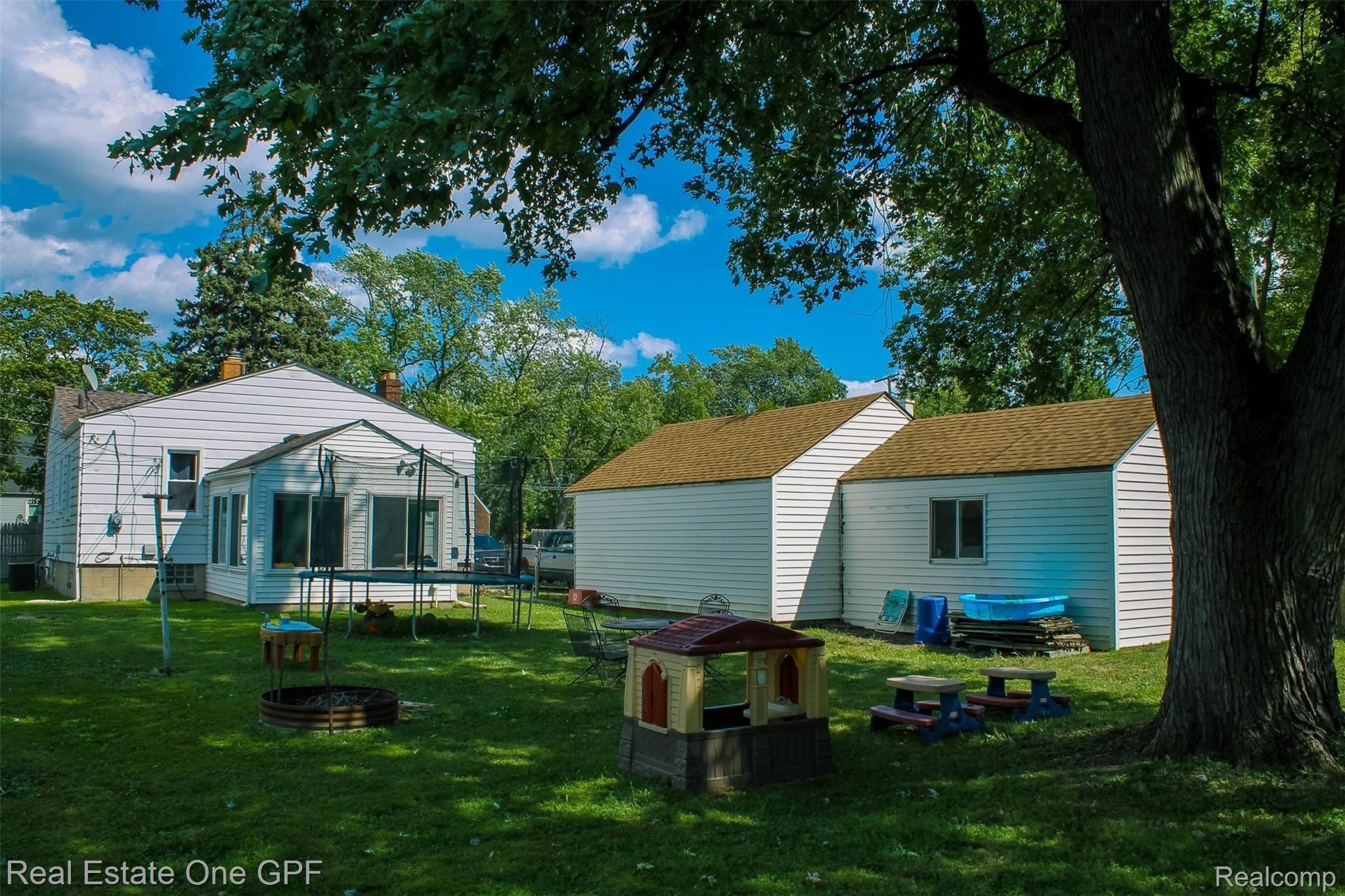 25847 Peter Kaltz Road Warren, MI 48091 - Photo 47 of 54 48 Backyard.jpg