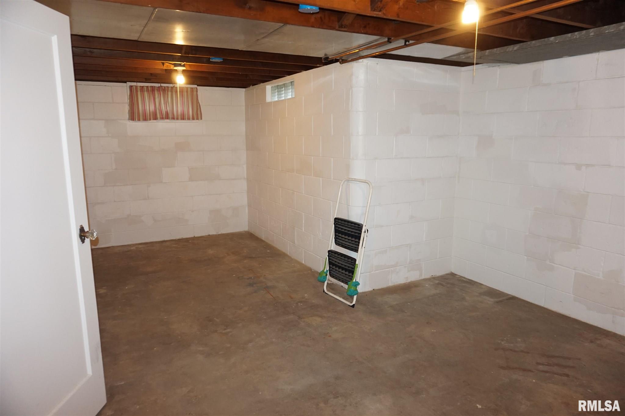 704 Springfield Road East Peoria, IL 61611 - Photo 27 of 41 Gallery Image 27