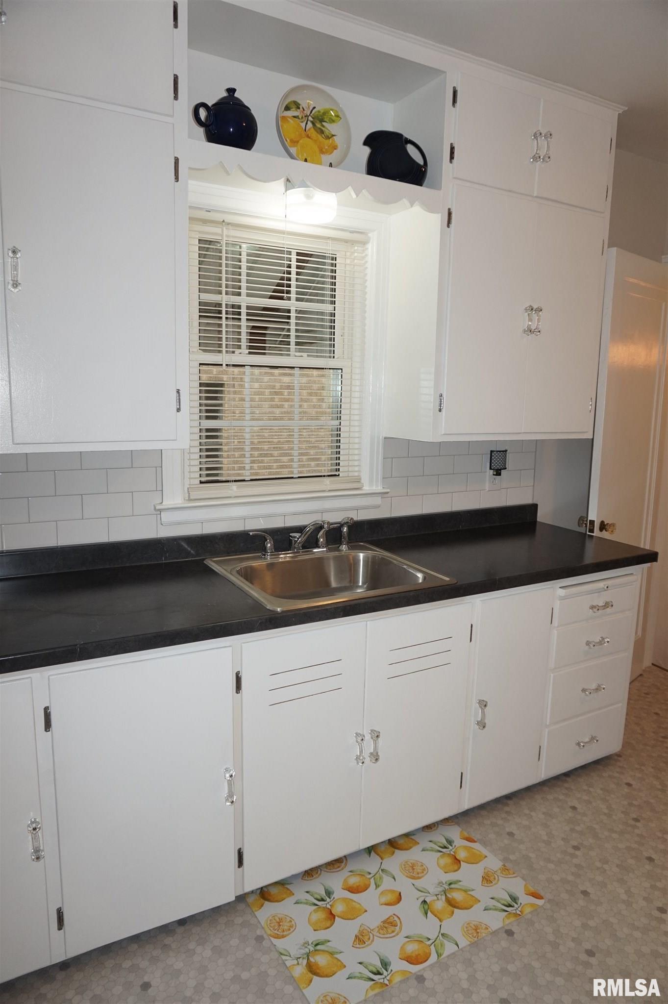 704 Springfield Road East Peoria, IL 61611 - Photo 9 of 41 Gallery Image 9