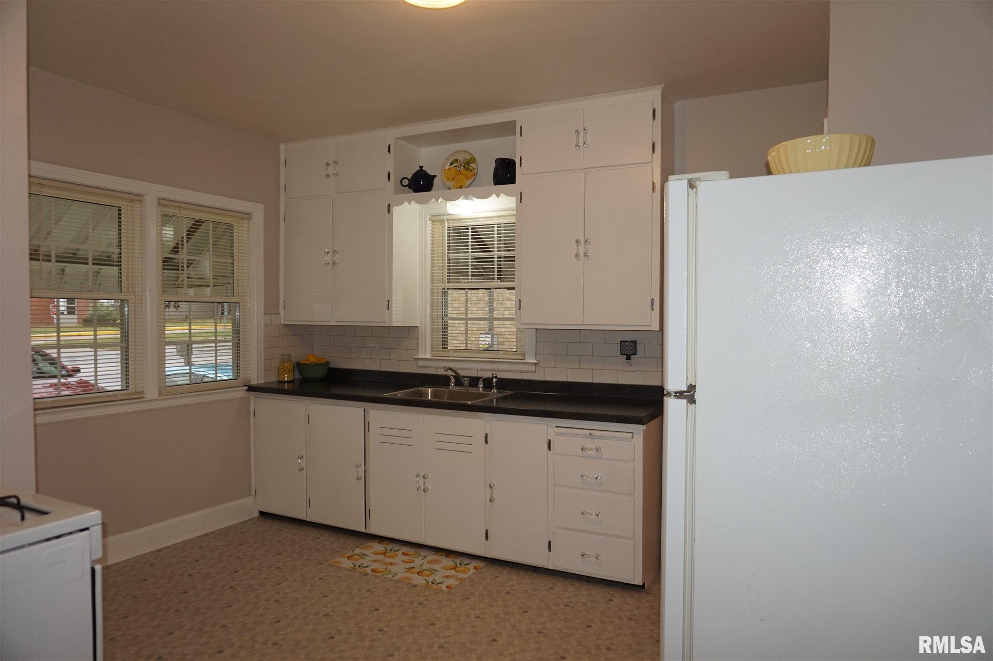 704 Springfield Road East Peoria, IL 61611 - Photo 10 of 41 Gallery Image 10