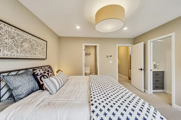 $1,250,000 | 24 South Throop Parkway, Chicago, IL 60607