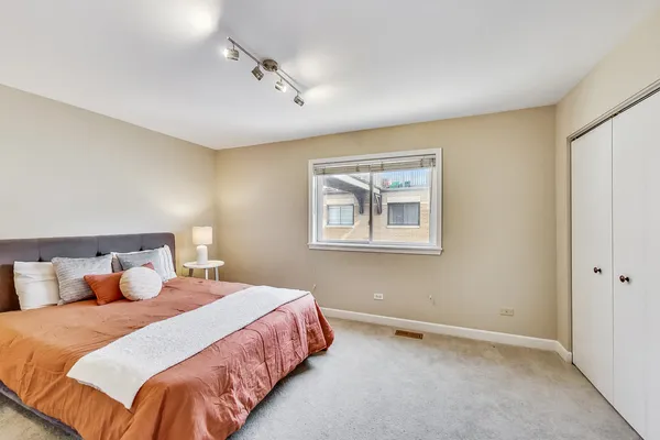 $1,250,000 | 24 South Throop Parkway, Chicago, IL 60607