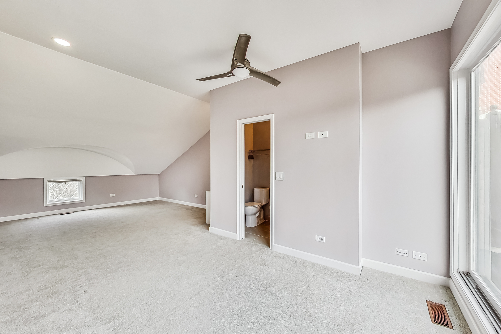 24 South Throop Parkway Chicago, IL 60607 - Photo 23 of 32