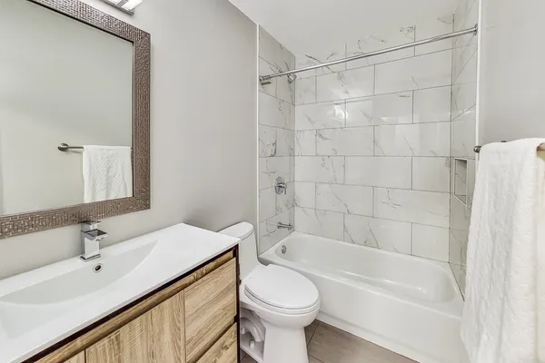 $1,250,000 | 24 South Throop Parkway, Chicago, IL 60607