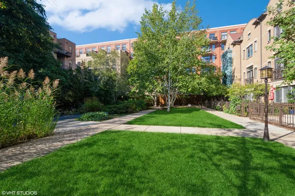 $1,250,000 | 24 South Throop Parkway, Chicago, IL 60607