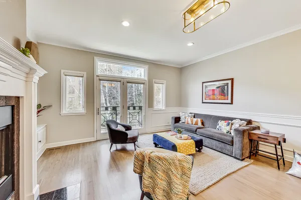 $1,250,000 | 24 South Throop Parkway, Chicago, IL 60607
