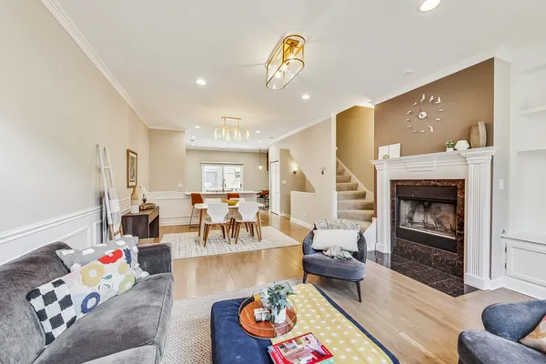 $1,250,000 | 24 South Throop Parkway, Chicago, IL 60607