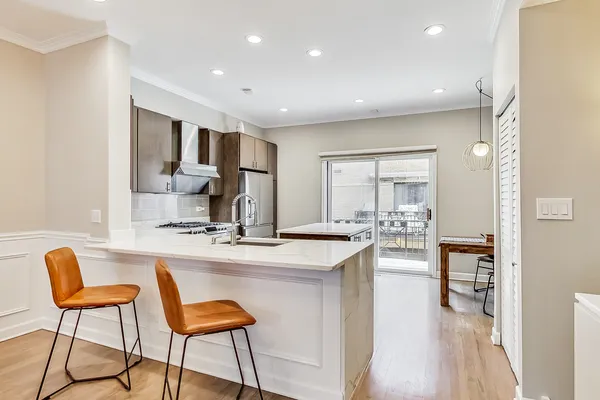 $1,250,000 | 24 South Throop Parkway, Chicago, IL 60607