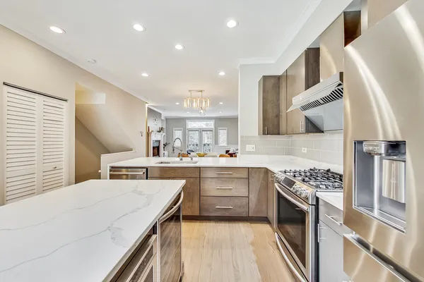 $1,250,000 | 24 South Throop Parkway, Chicago, IL 60607