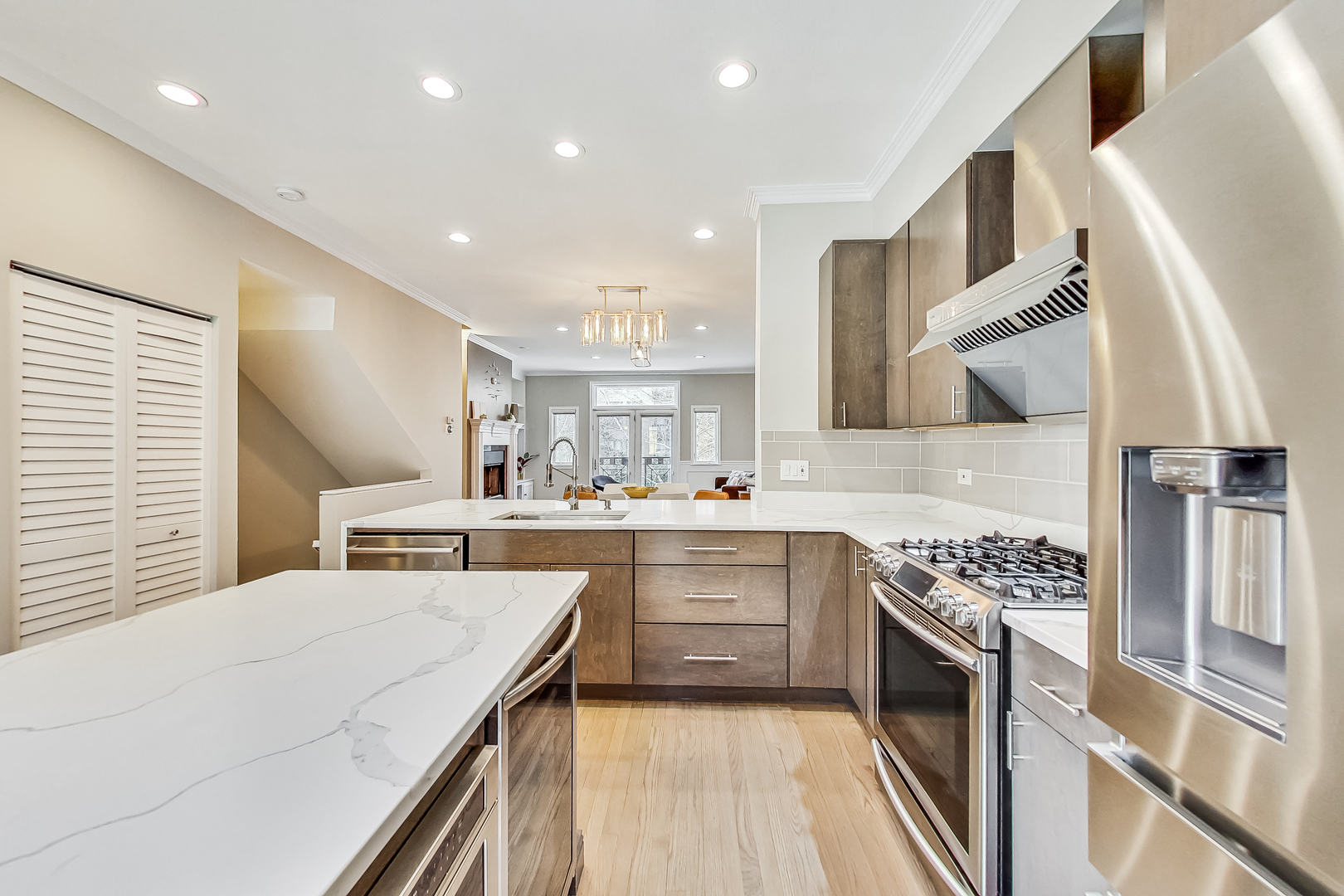 24 South Throop Parkway Chicago, IL 60607 - Photo 10 of 32