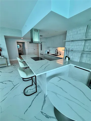 $2,300,000 | 6899 Collins Avenue, Unit 1008, Miami Beach, FL 33141