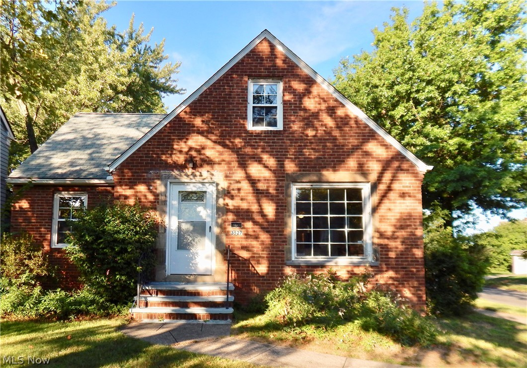 3527 Cummings Road Cleveland, OH 44118 - Photo 1 of 25