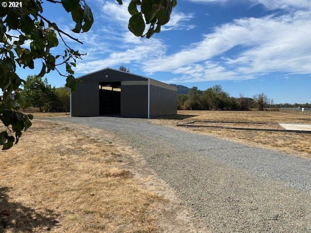 2690 Stoltz Hill Road Lebanon, OR 97355 - Photo 13 of 14 Gallery Image 13