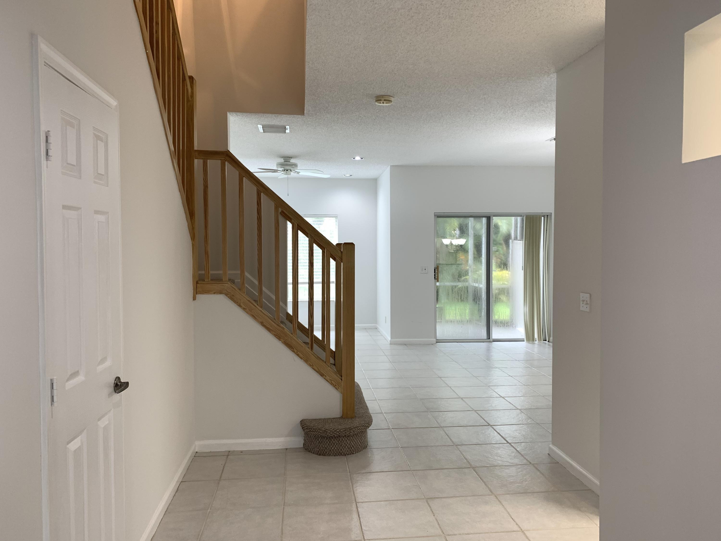 21024 Vía Eden Boca Raton, FL 33433 - Photo 2 of 30 Foyer